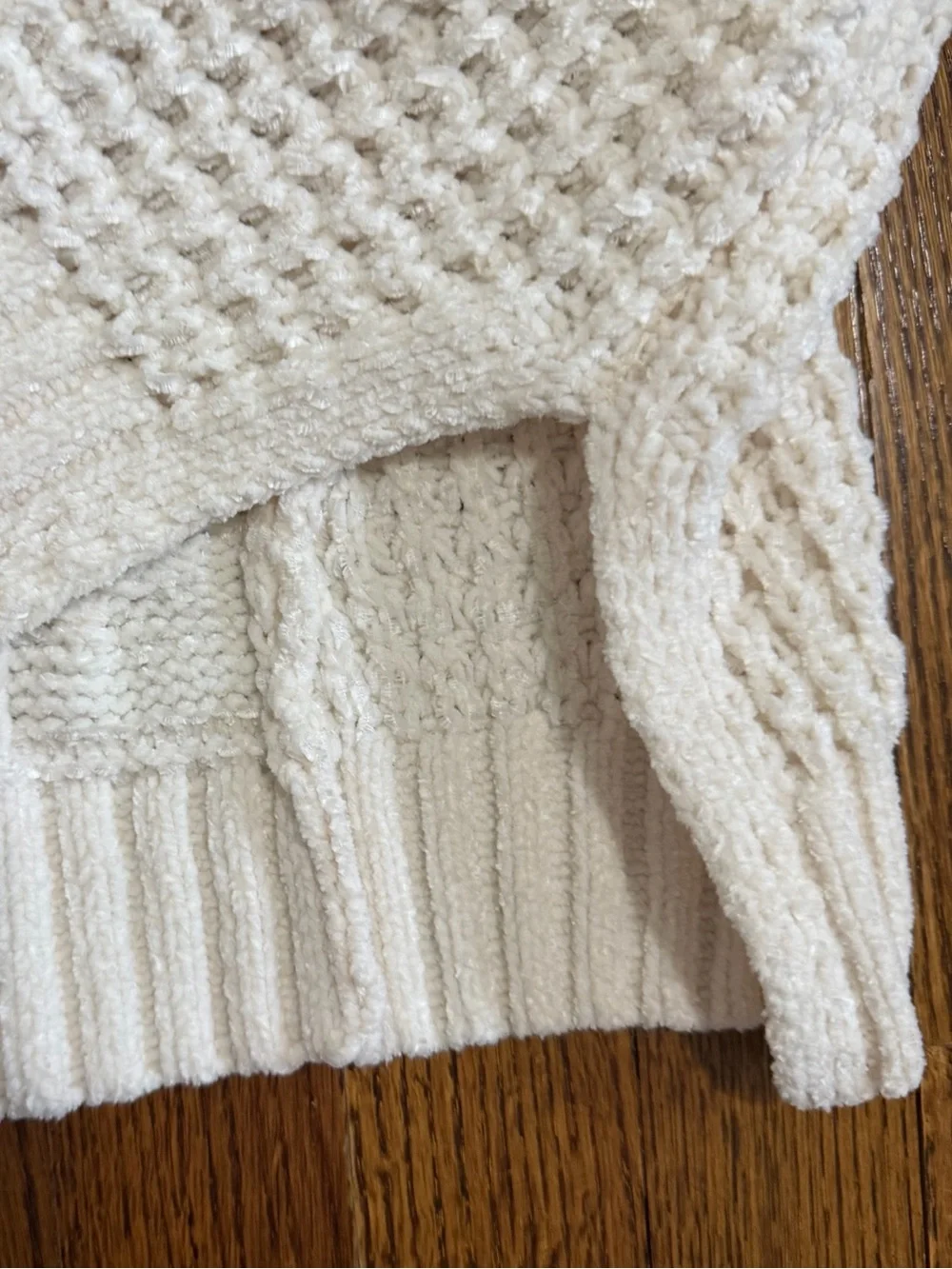 Altar'd State Cream V Neck Cable Knit Super Soft Sweater Size XS